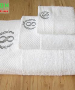 Khăn thêu logo khách sạn cao cấp trong phòng tắm