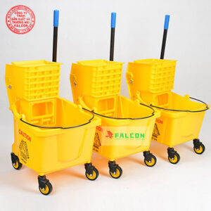 Xe vắt móp dọn vệ sinh khách sạn